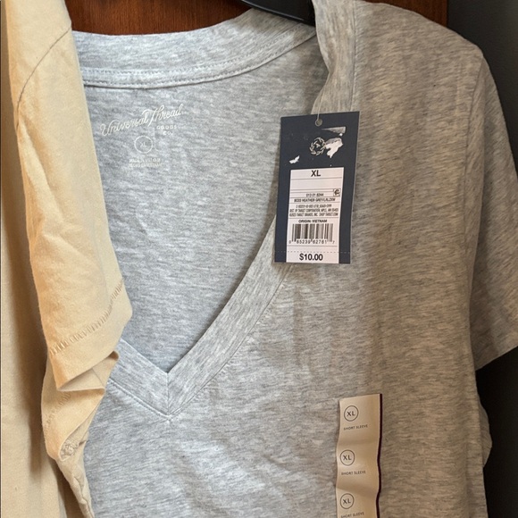 Bundle of Universal Thread Cotton T-Shirts - Picture 7 of 11